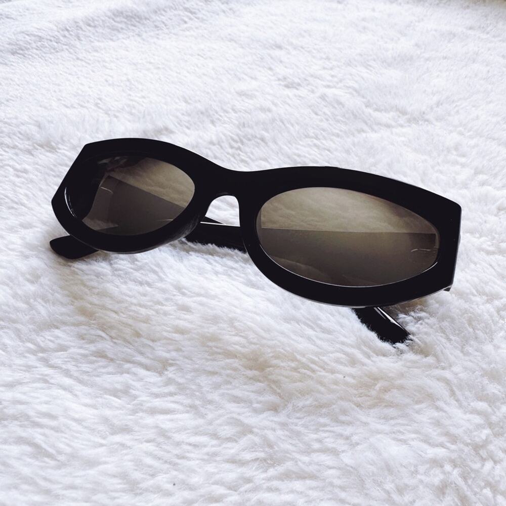 Faye Mirrored Black Cat-Eye Sunglasses - Picture 4 of 15